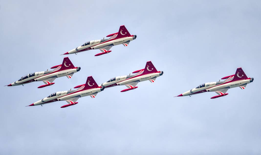 Türk Yıldızları'ndan nefes kesen gösteri - Resim: 2